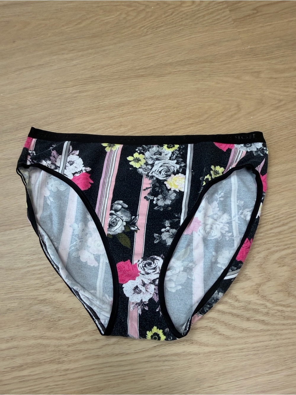 Victoria’s Secret High Leg Brief Panty L